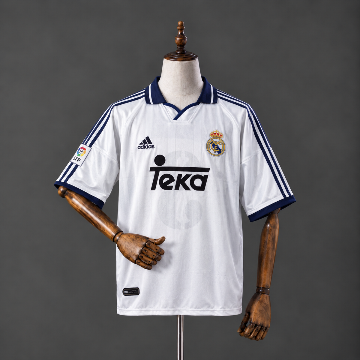 ROBERTO CARLOS REAL MADRID 2000 - 01 HOME KIT FIVE SLEEVES PREMIUM EMBROIDERY